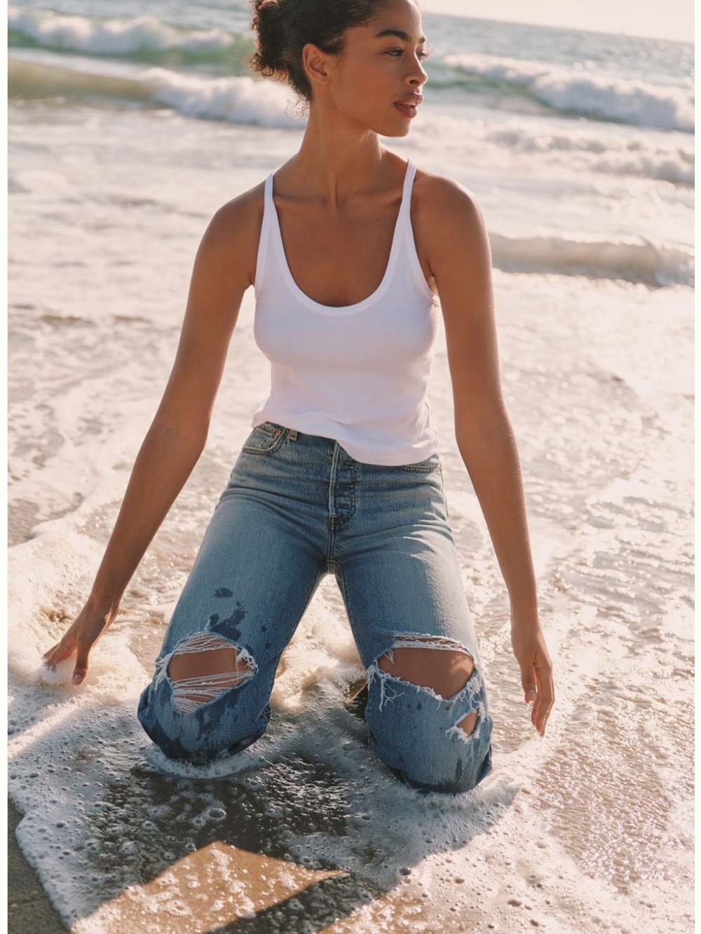 Levi’s Ribcage High-Rise Straight Jeans | Distressed Knee | Queen Mother Wash
